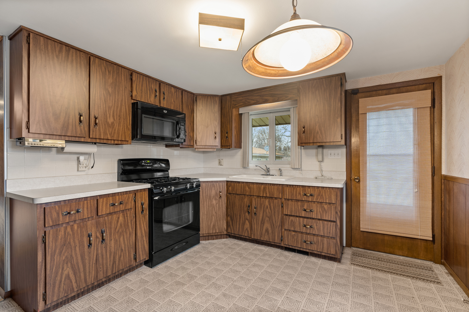 537-541 N Edgelawn Drive Unit: 539