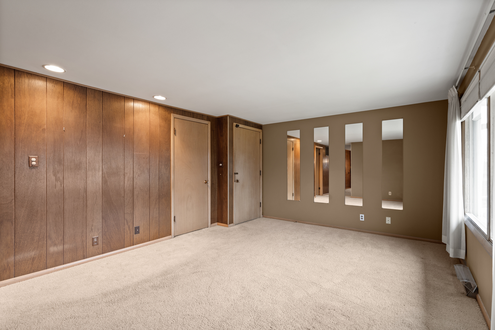 537-541 N Edgelawn Drive Unit: 539