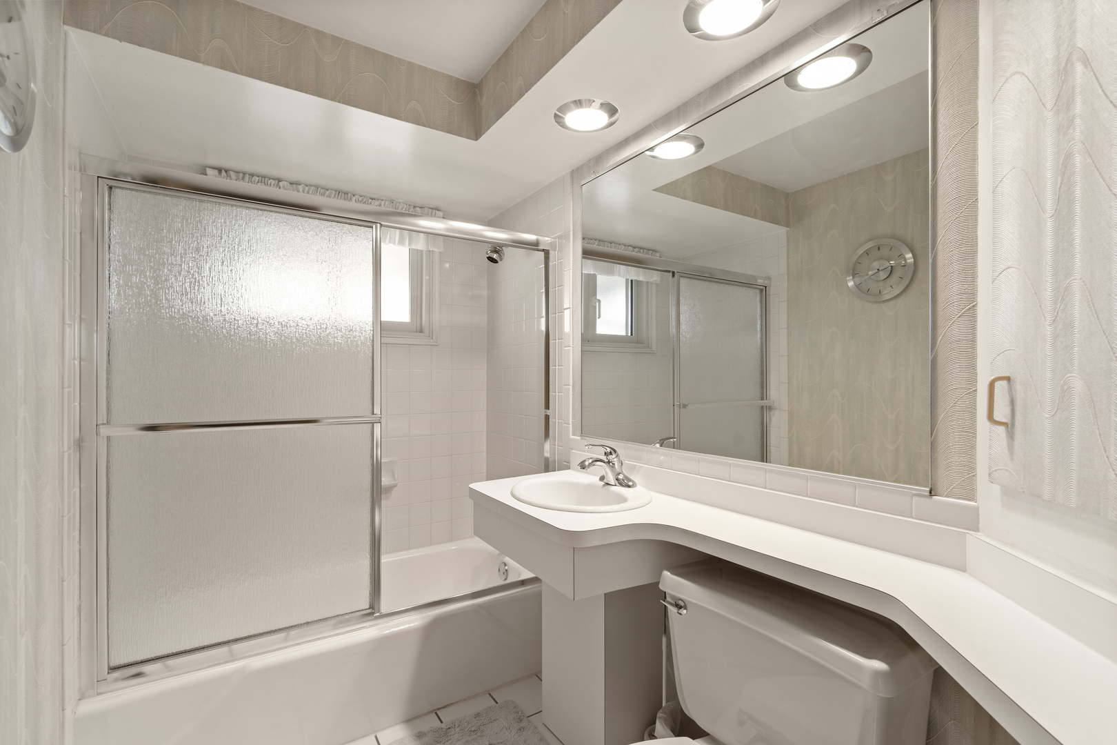537-541 N Edgelawn Drive Unit: 539