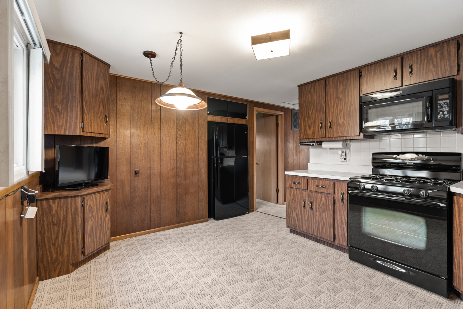 537-541 N Edgelawn Drive Unit: 539