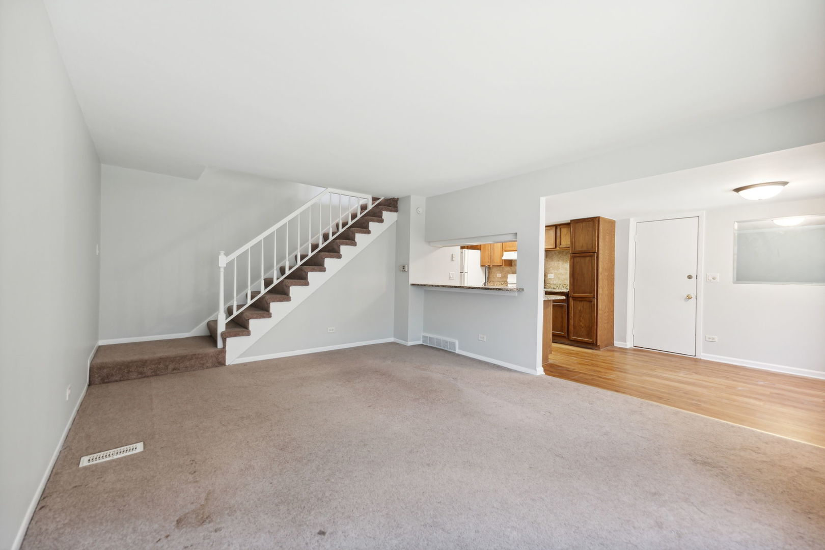 2S758 W Winchester Circle Unit: 2