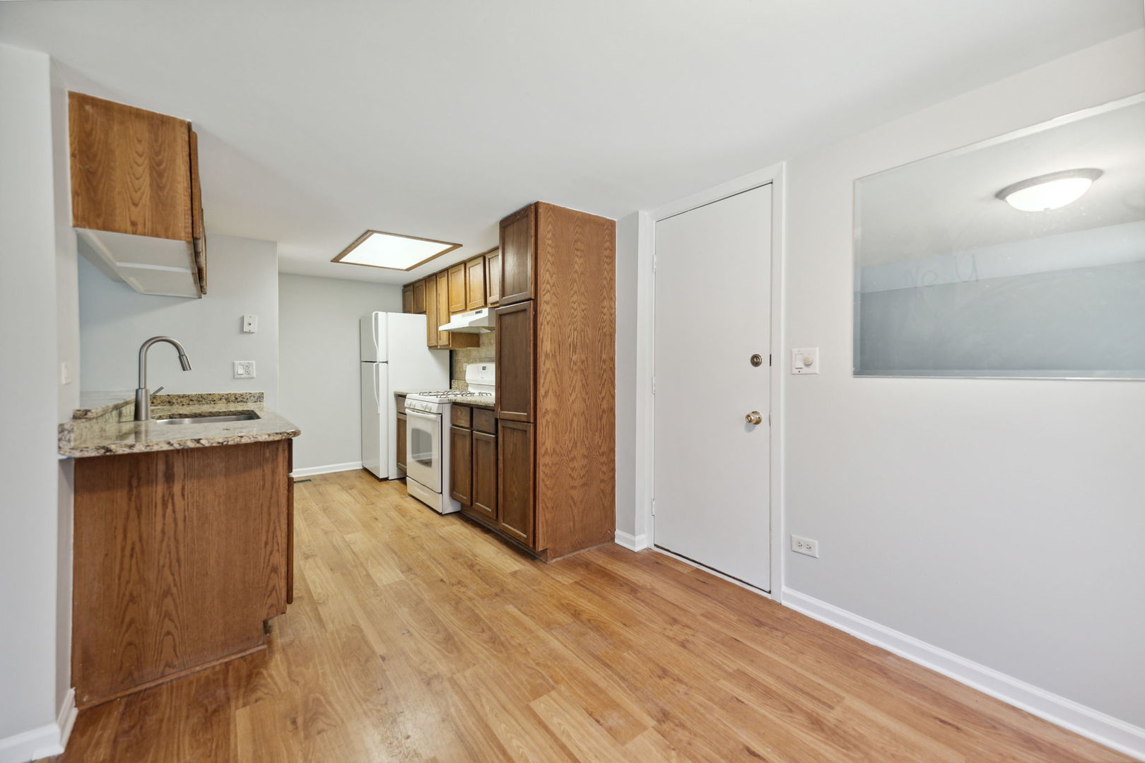 2S758 W Winchester Circle Unit: 2