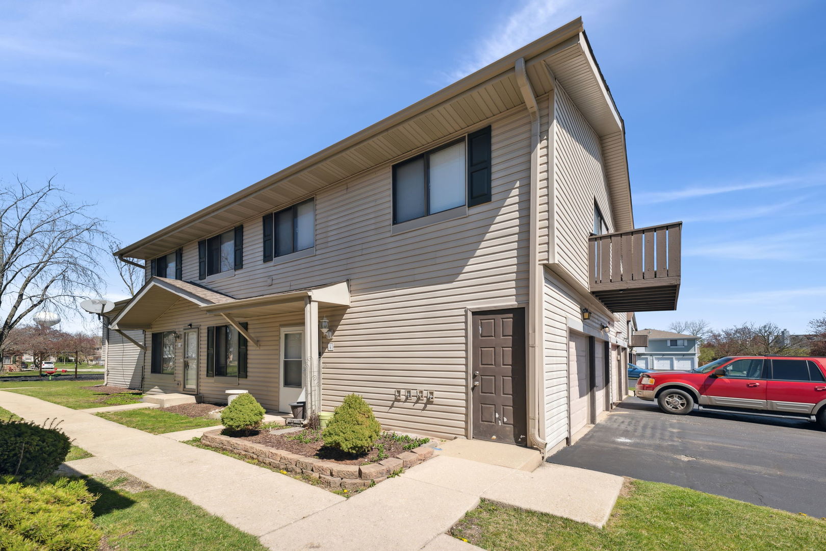 2S758 W Winchester Circle Unit: 2
