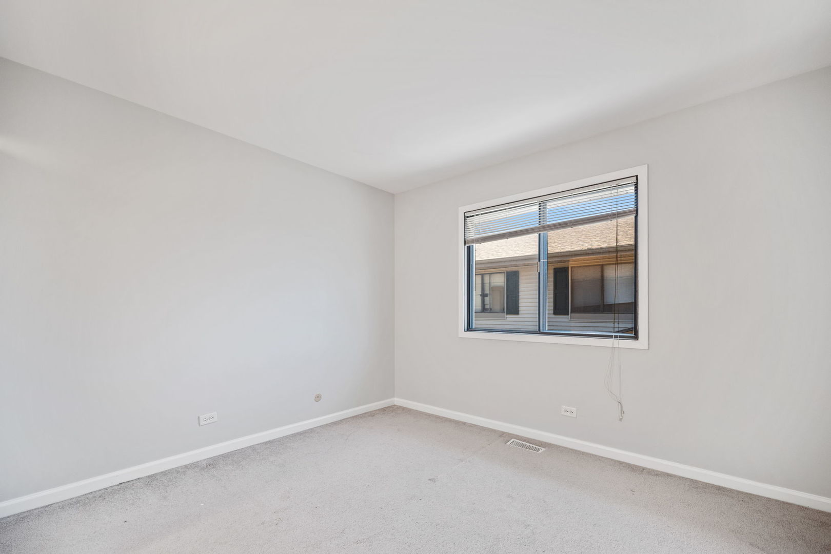 2S758 W Winchester Circle Unit: 2