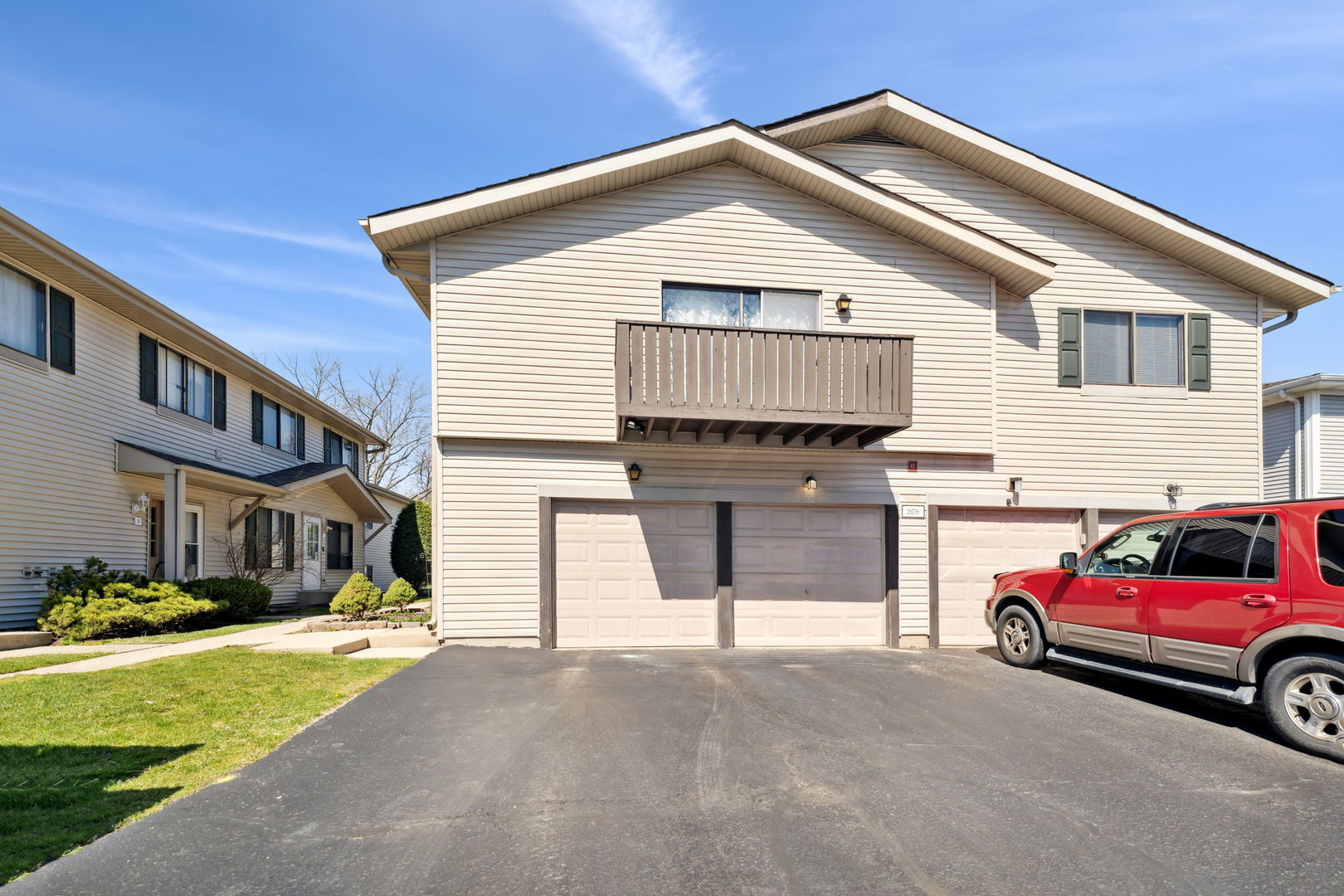 2S758 W Winchester Circle Unit: 2