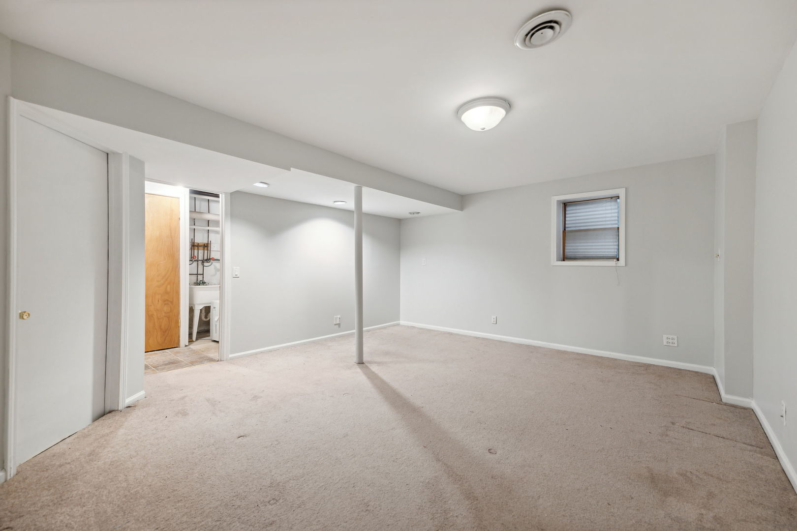 2S758 W Winchester Circle Unit: 2