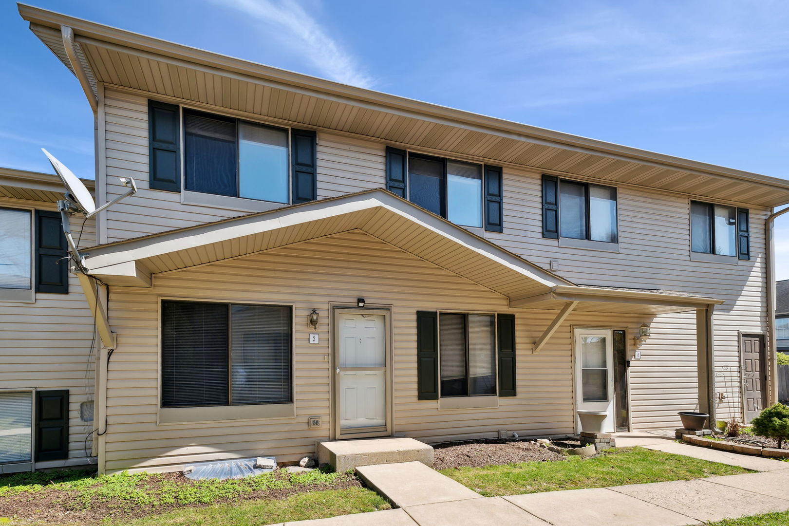 2S758 W Winchester Circle Unit: 2