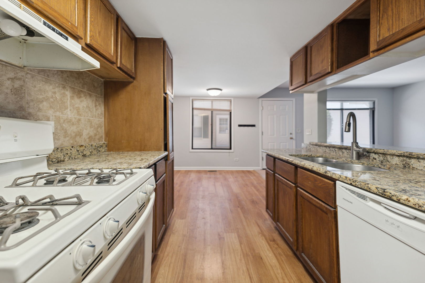 2S758 W Winchester Circle Unit: 2
