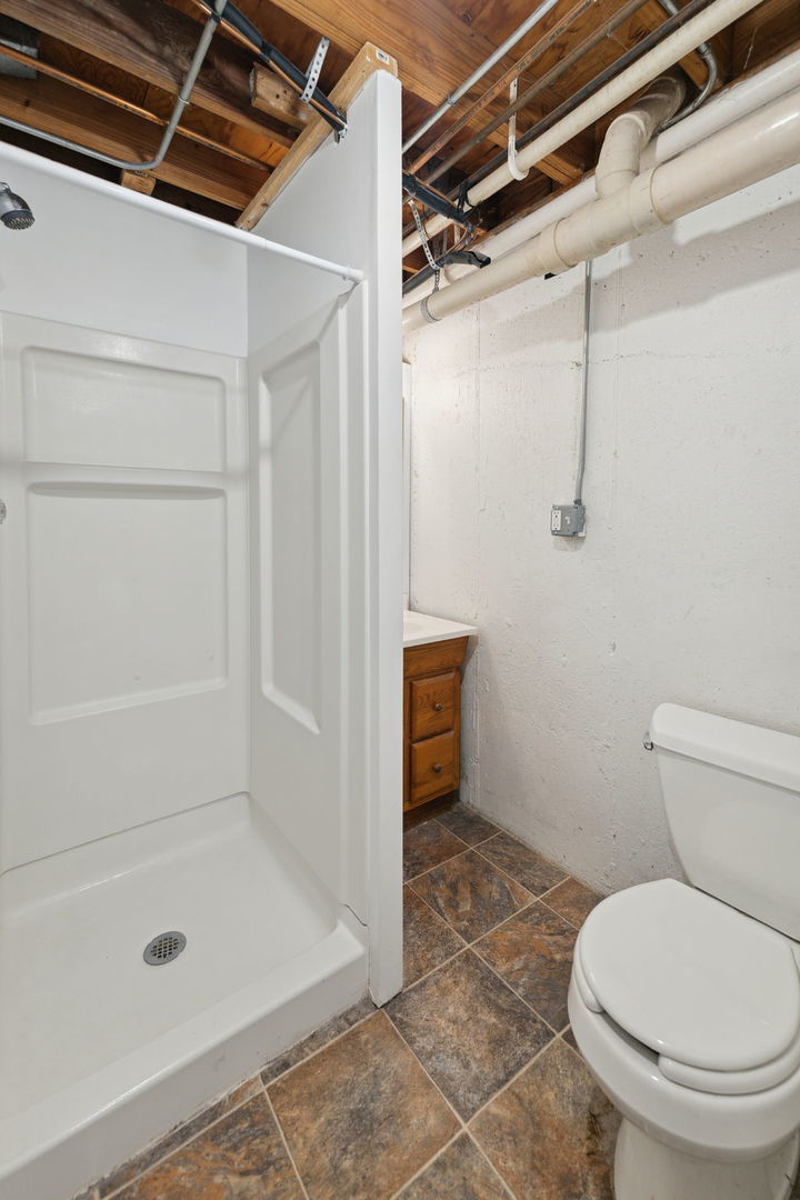 2S758 W Winchester Circle Unit: 2