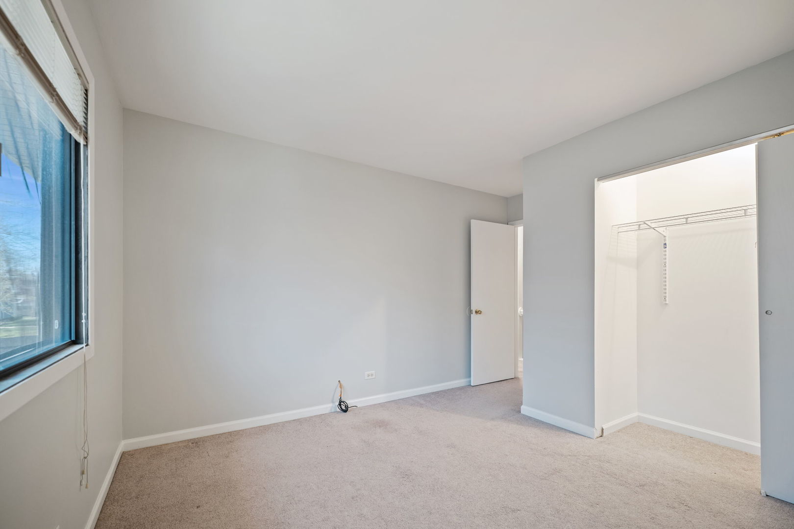 2S758 W Winchester Circle Unit: 2