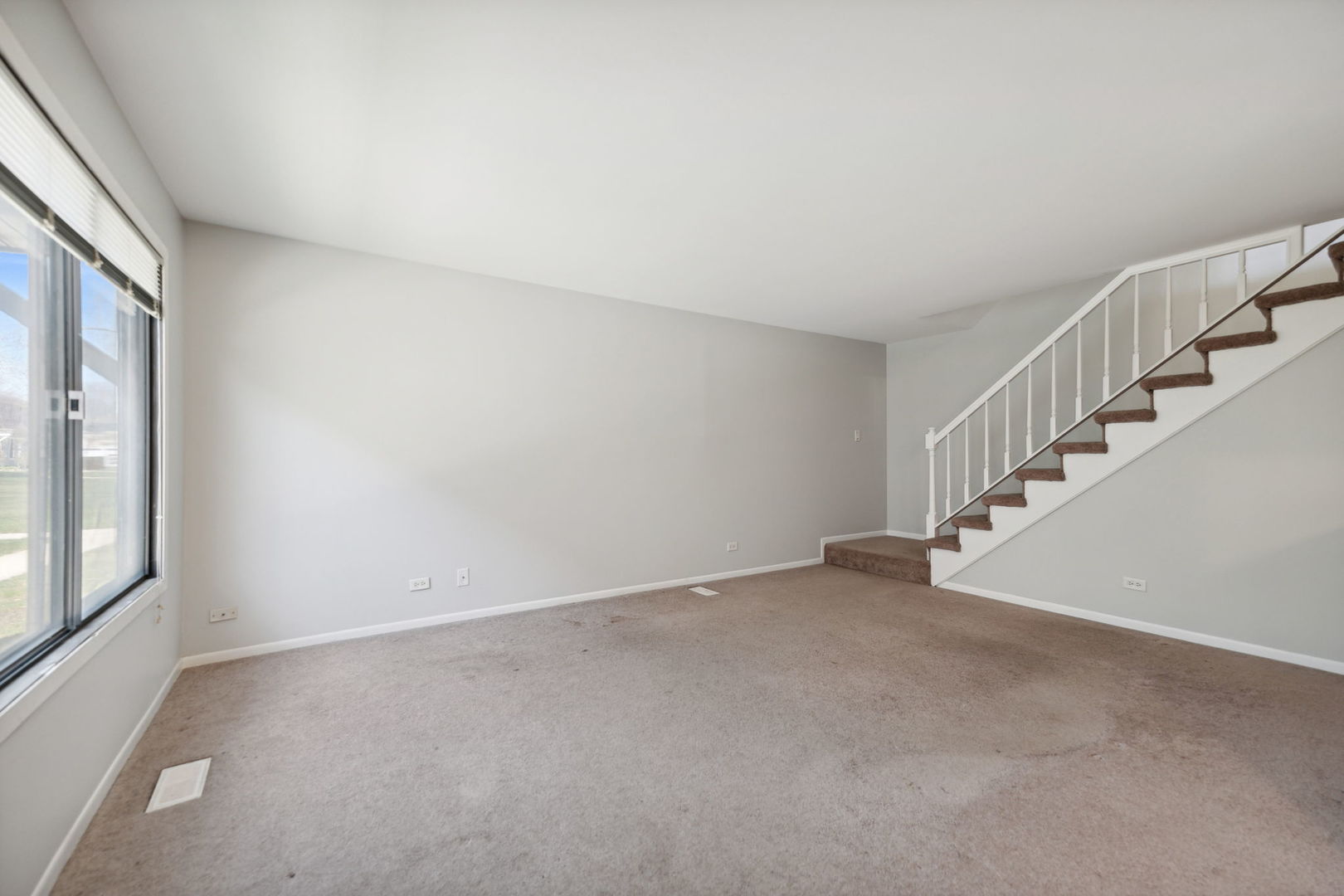 2S758 W Winchester Circle Unit: 2