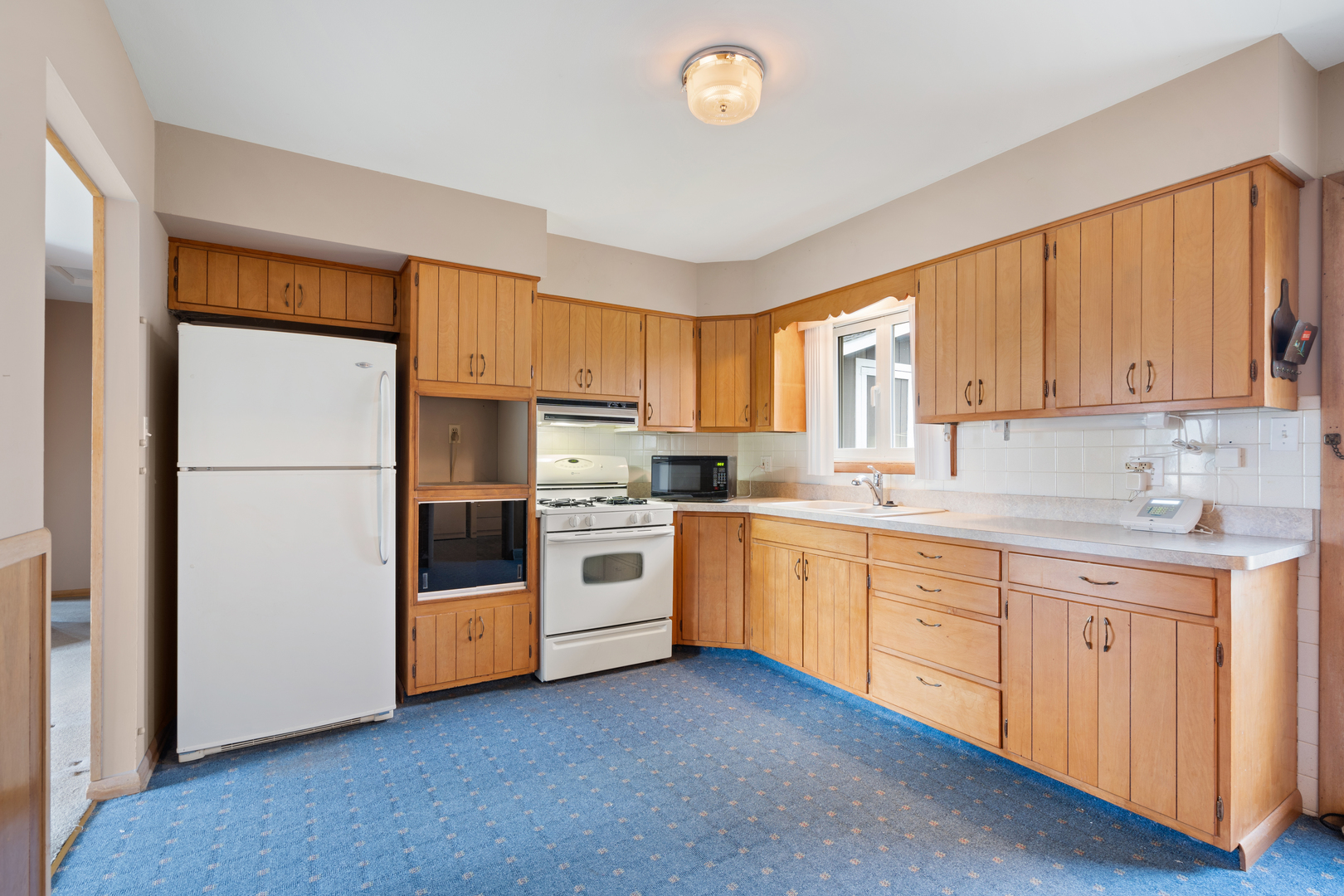 537-541 N Edgelawn Drive Unit: 541