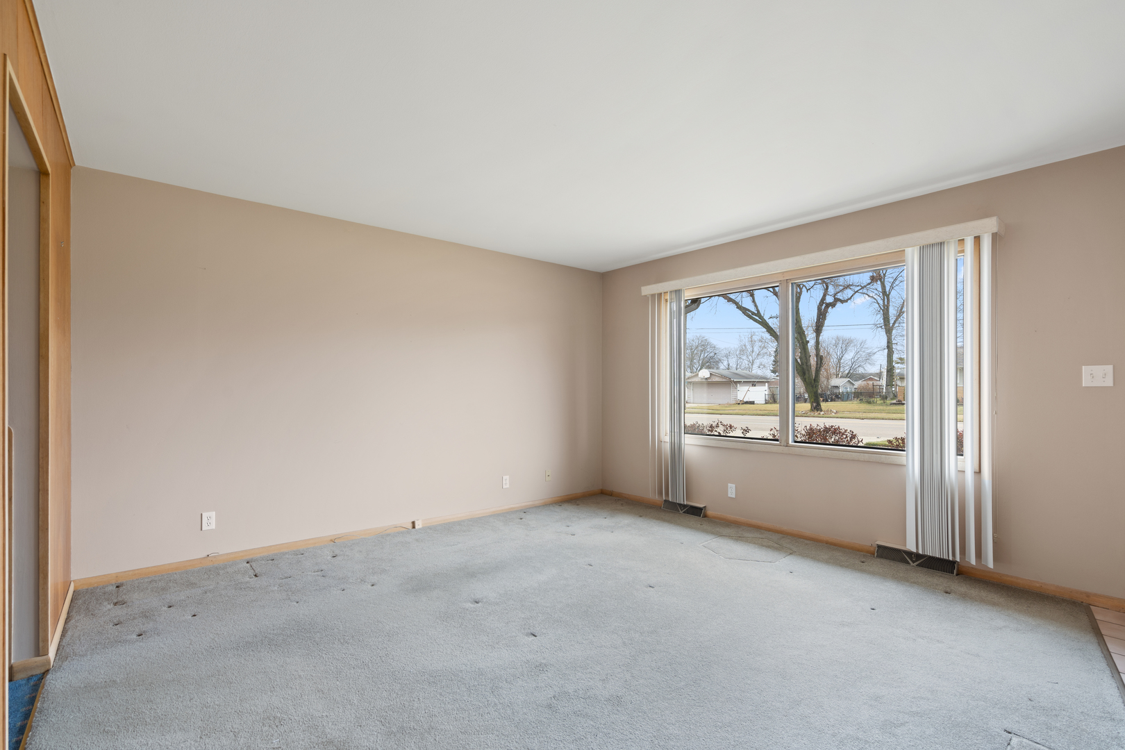 537-541 N Edgelawn Drive Unit: 541