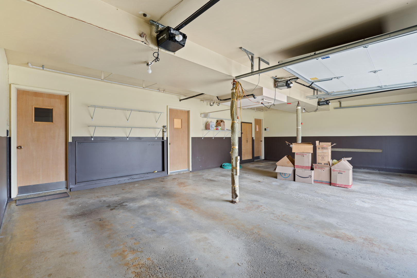 537-541 N Edgelawn Drive Unit: 541