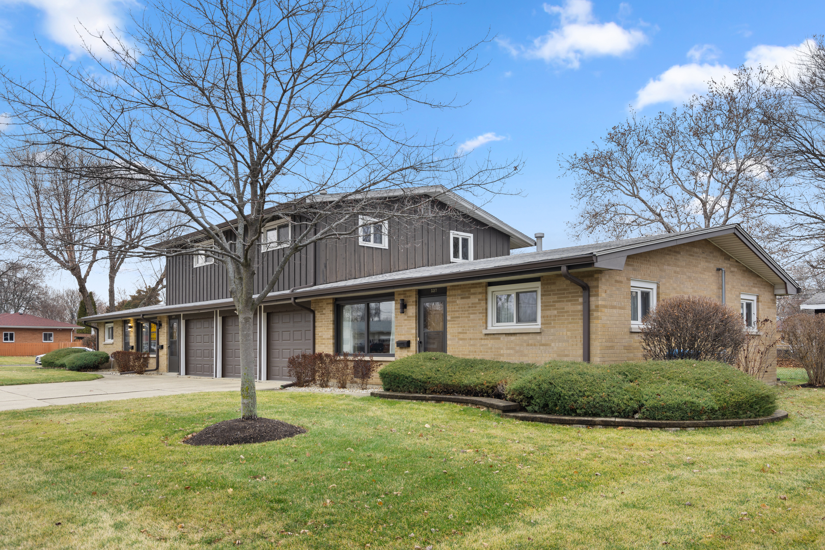 537-541 N Edgelawn Drive Unit: 541
