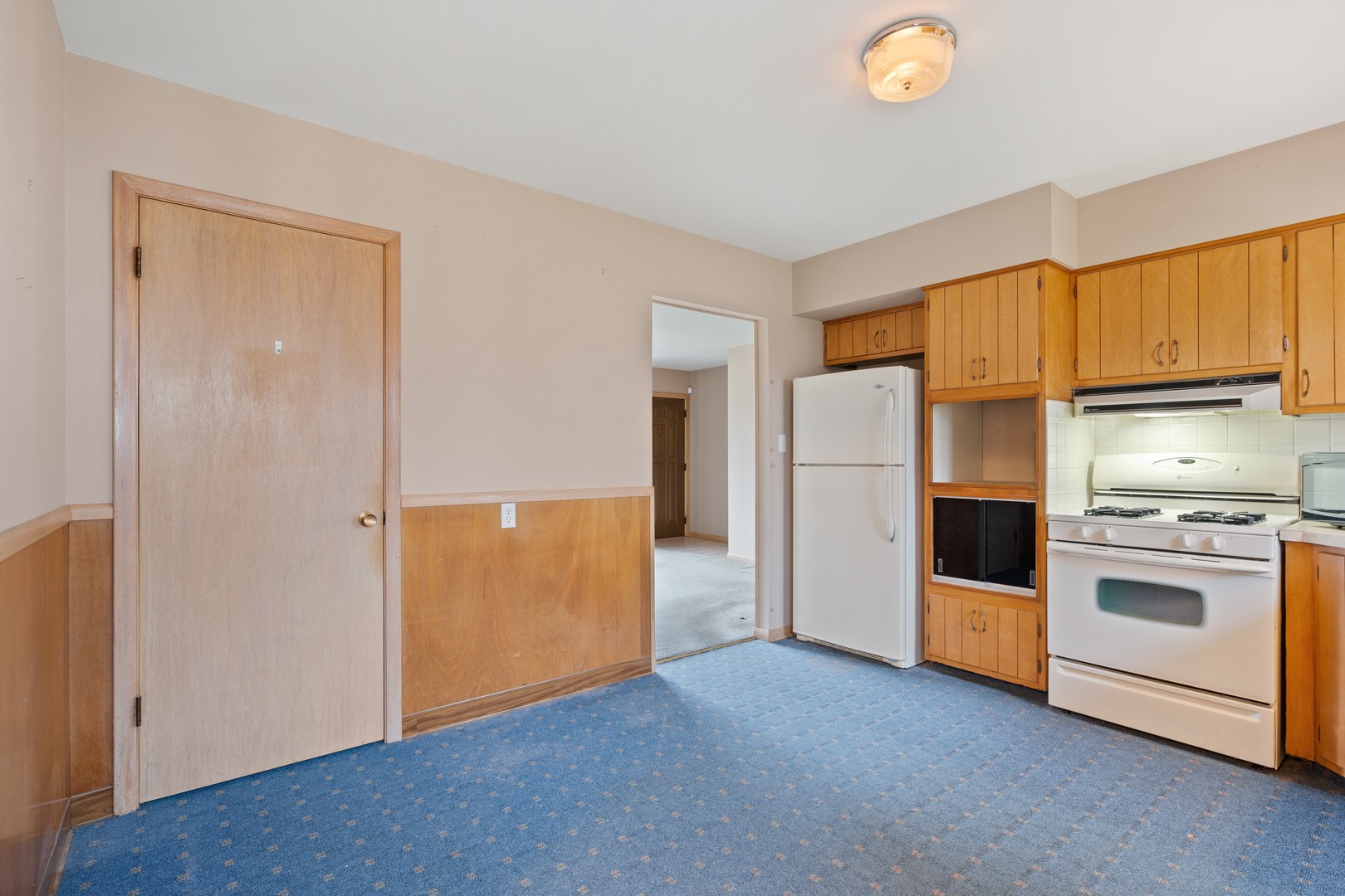 537-541 N Edgelawn Drive Unit: 541