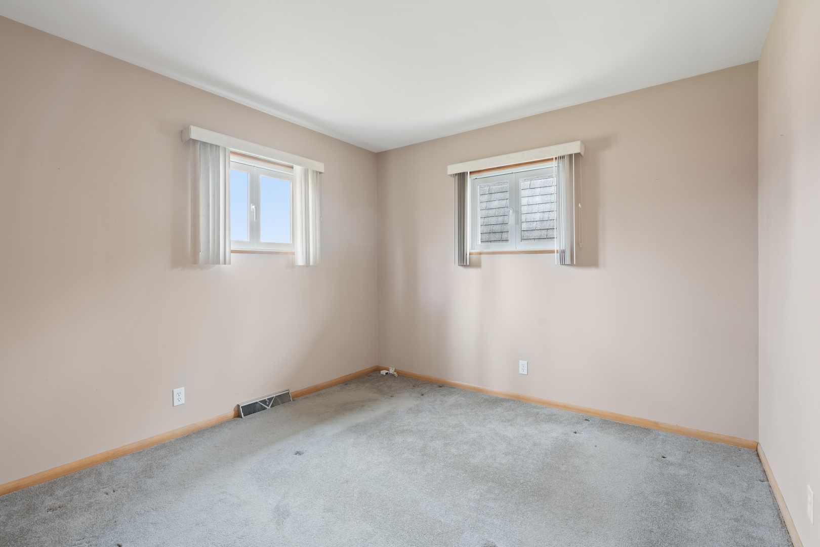 537-541 N Edgelawn Drive Unit: 541