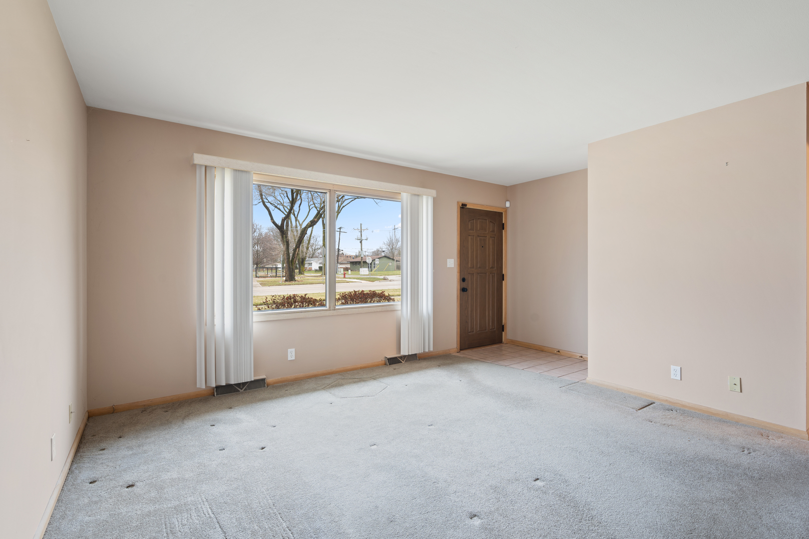 537-541 N Edgelawn Drive Unit: 541