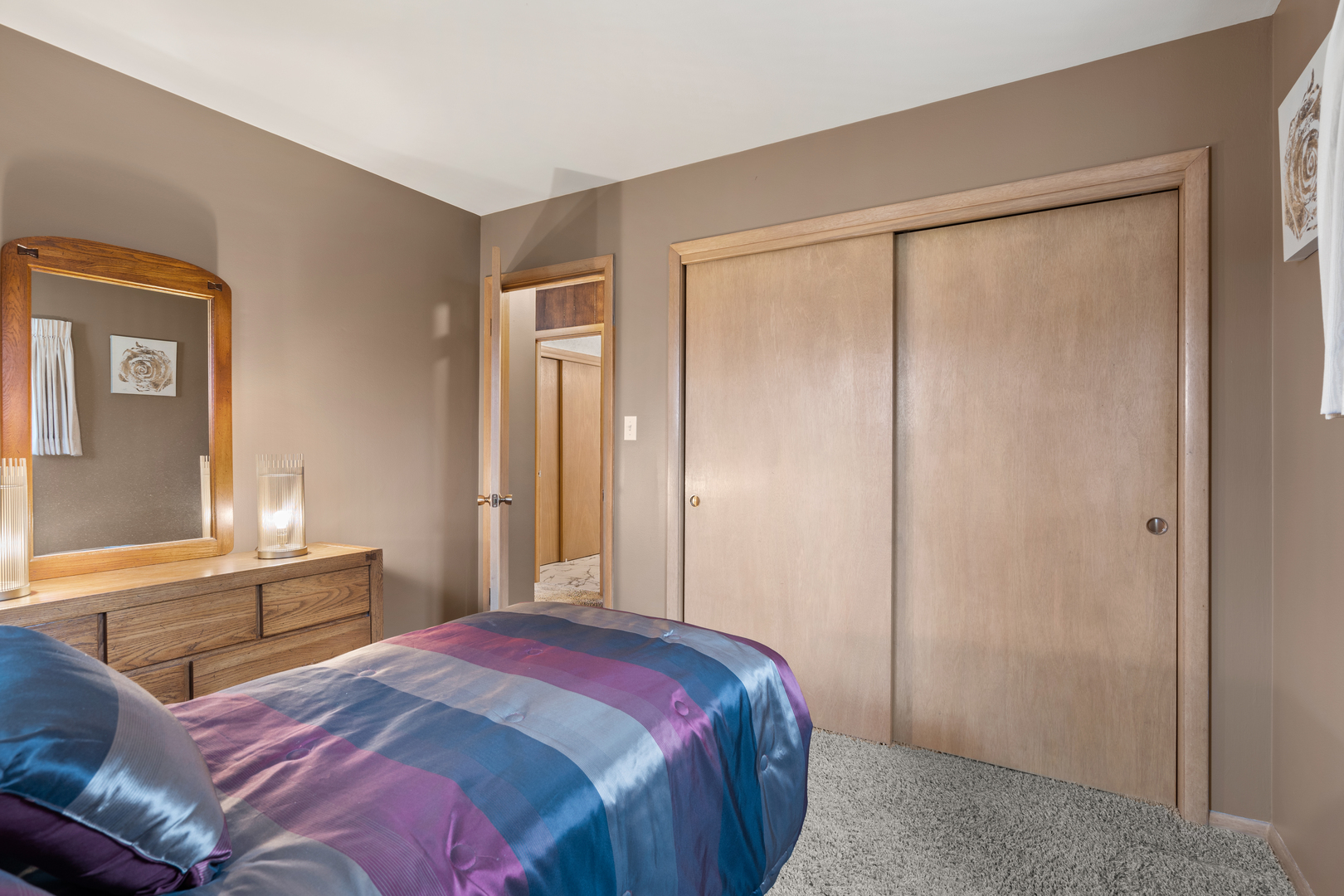 537-541 N Edgelawn Drive Unit: 537