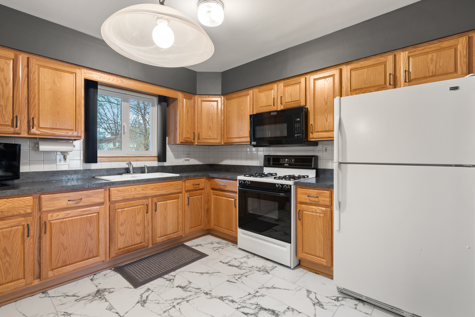 537-541 N Edgelawn Drive Unit: 537