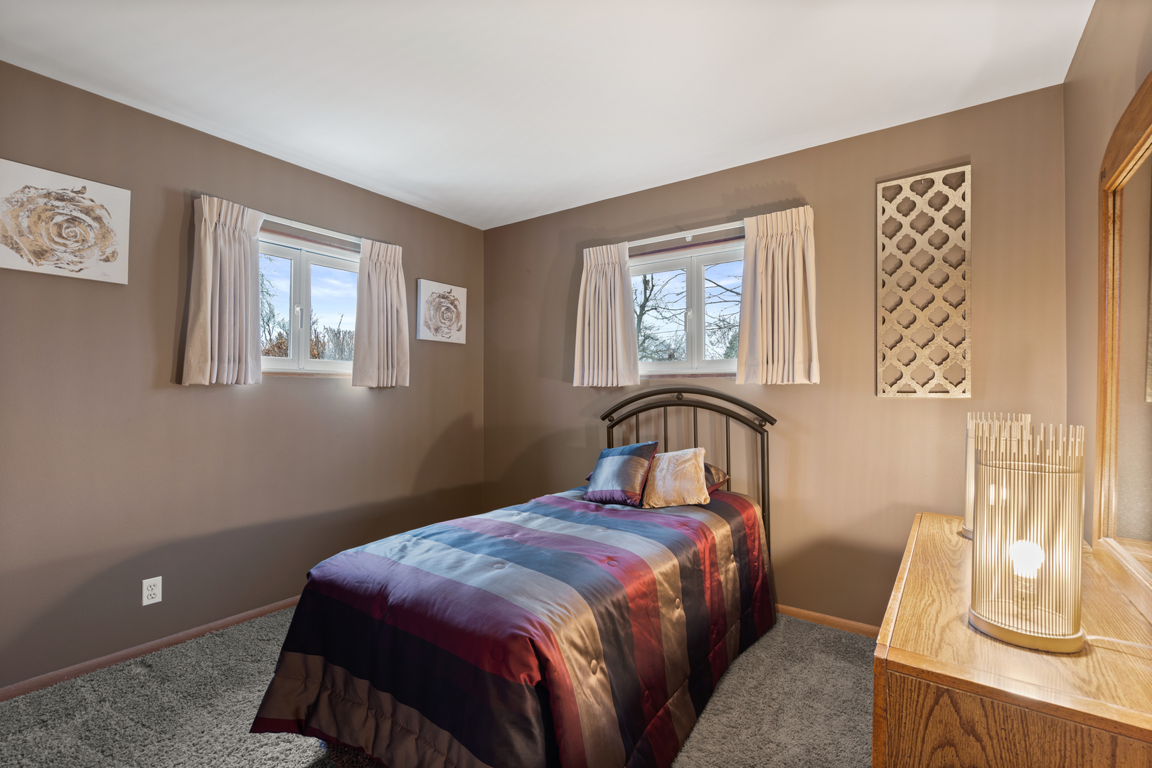 537-541 N Edgelawn Drive Unit: 537