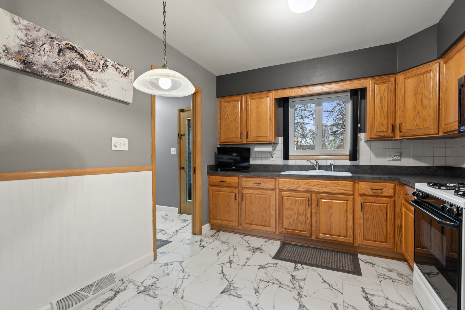 537-541 N Edgelawn Drive Unit: 537