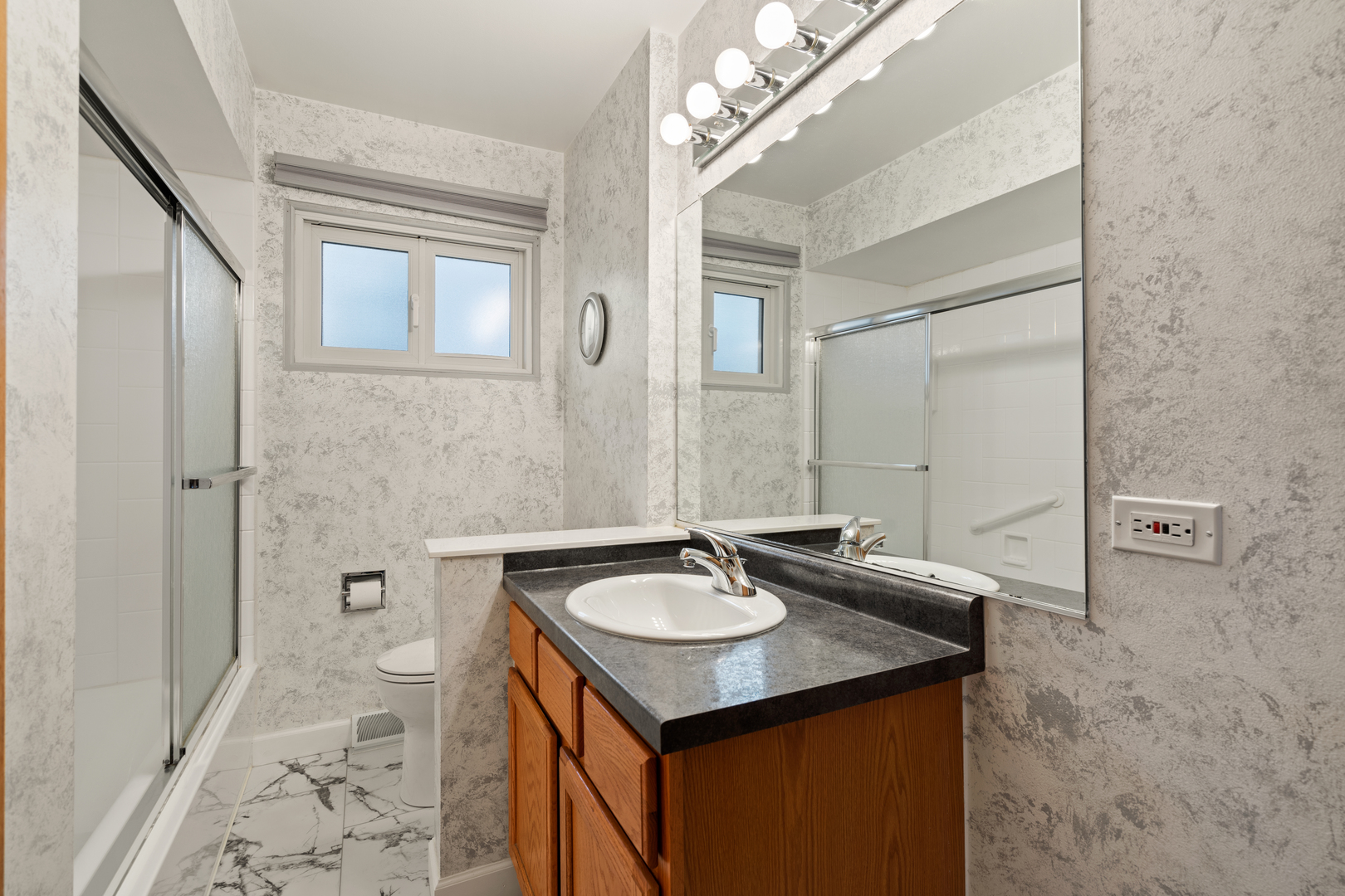 537-541 N Edgelawn Drive Unit: 537