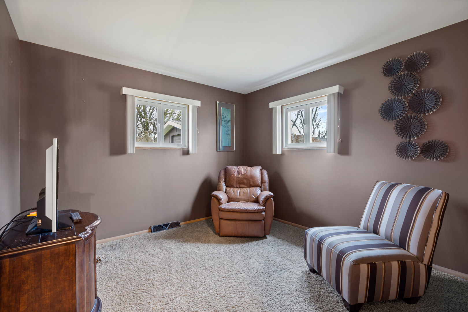 537-541 N Edgelawn Drive Unit: 537