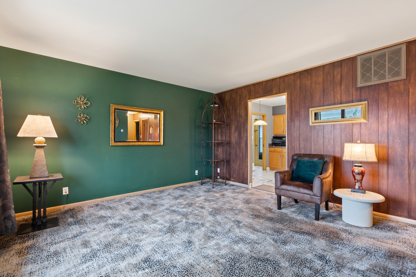 537-541 N Edgelawn Drive Unit: 537