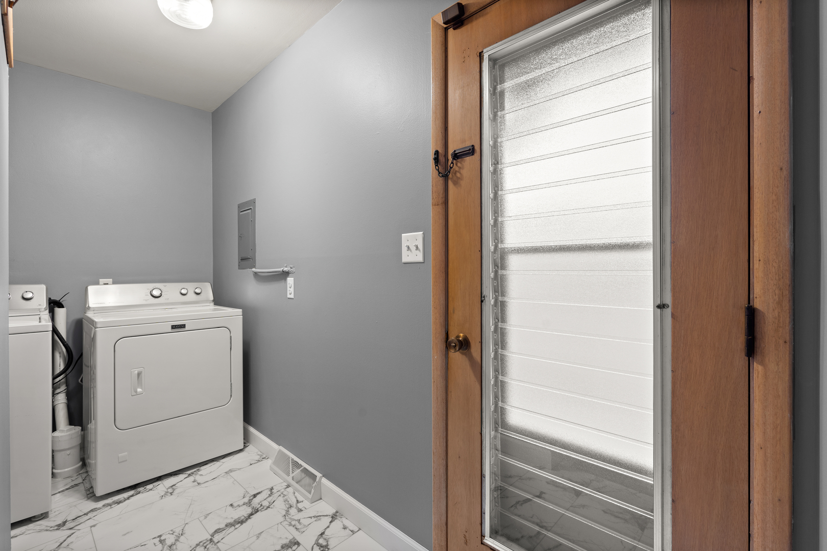 537-541 N Edgelawn Drive Unit: 537