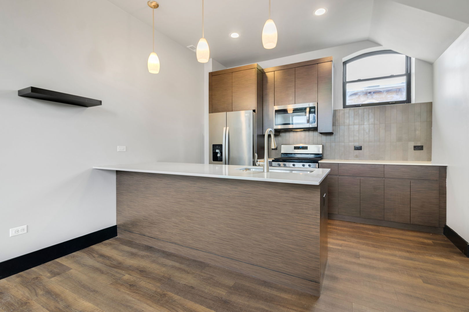 6 E Downer Place Unit: 200