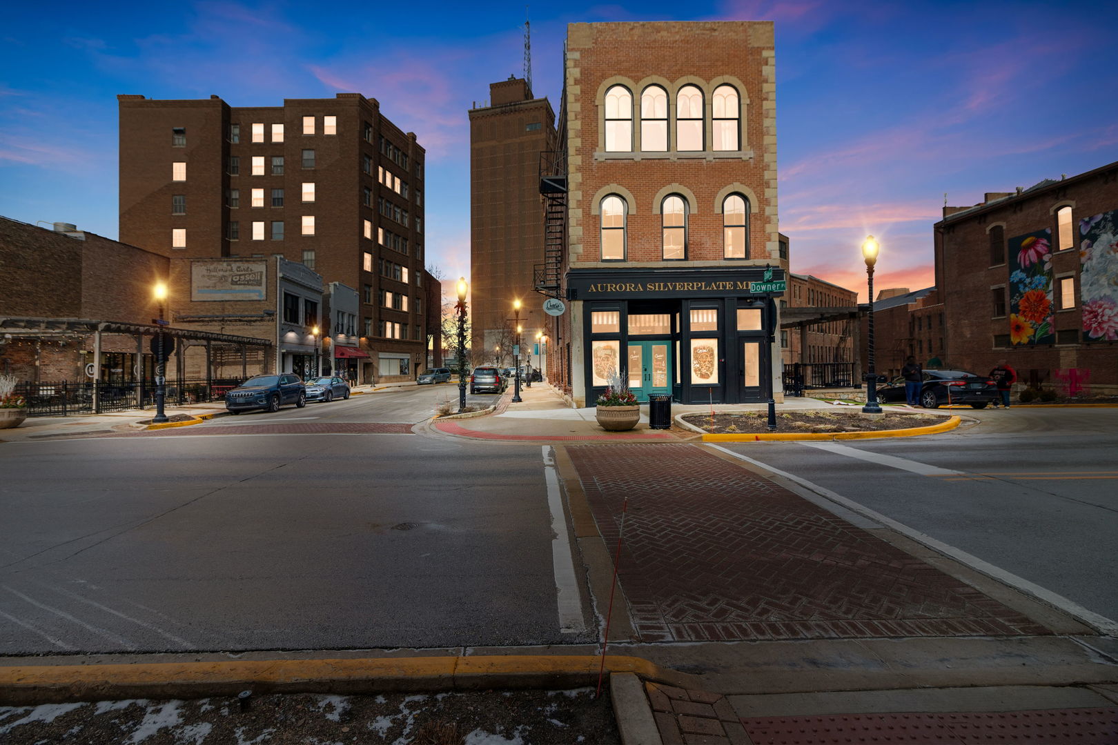 6 E Downer Place Unit: 200