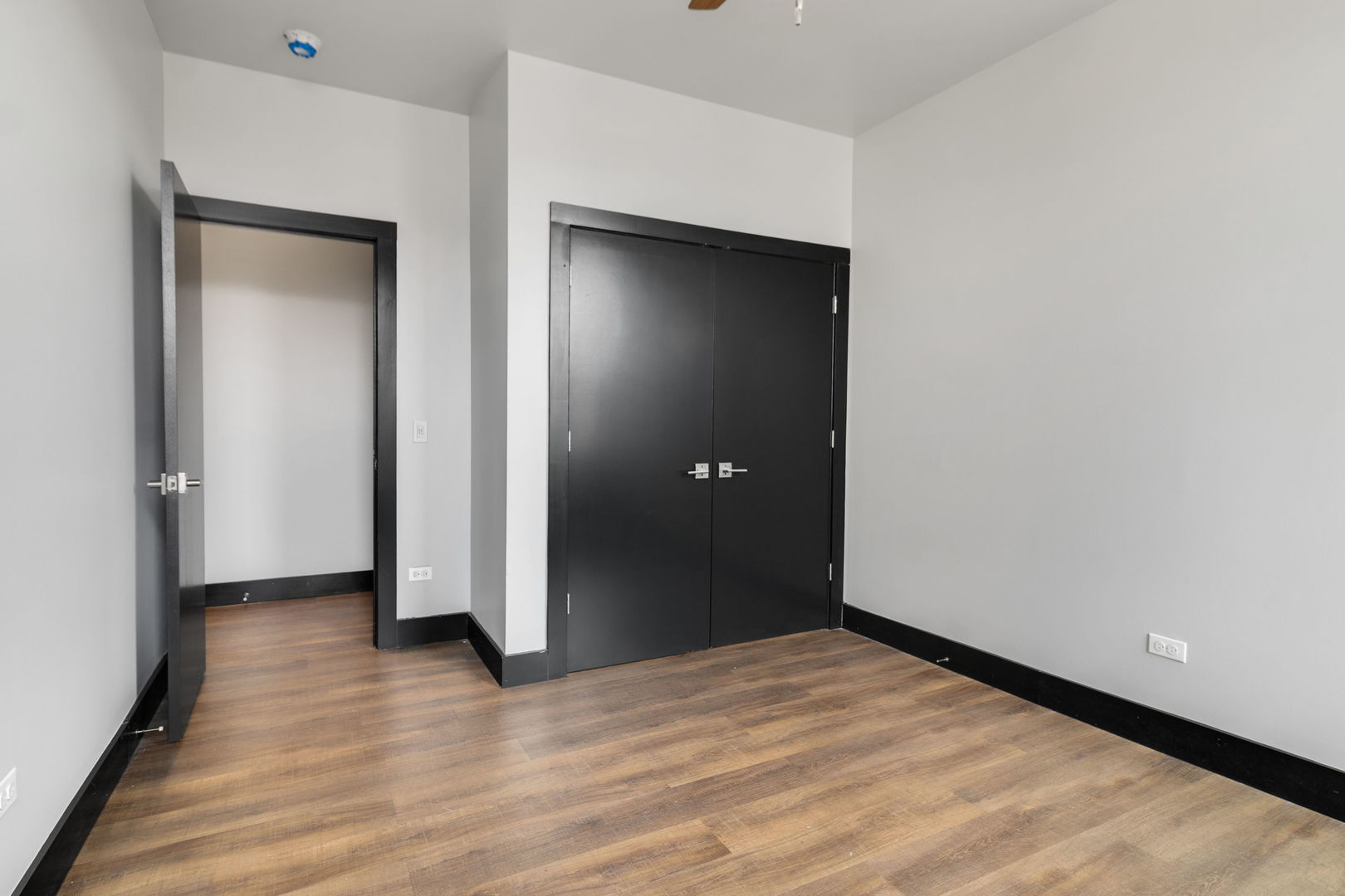 6 E Downer Place Unit: 200