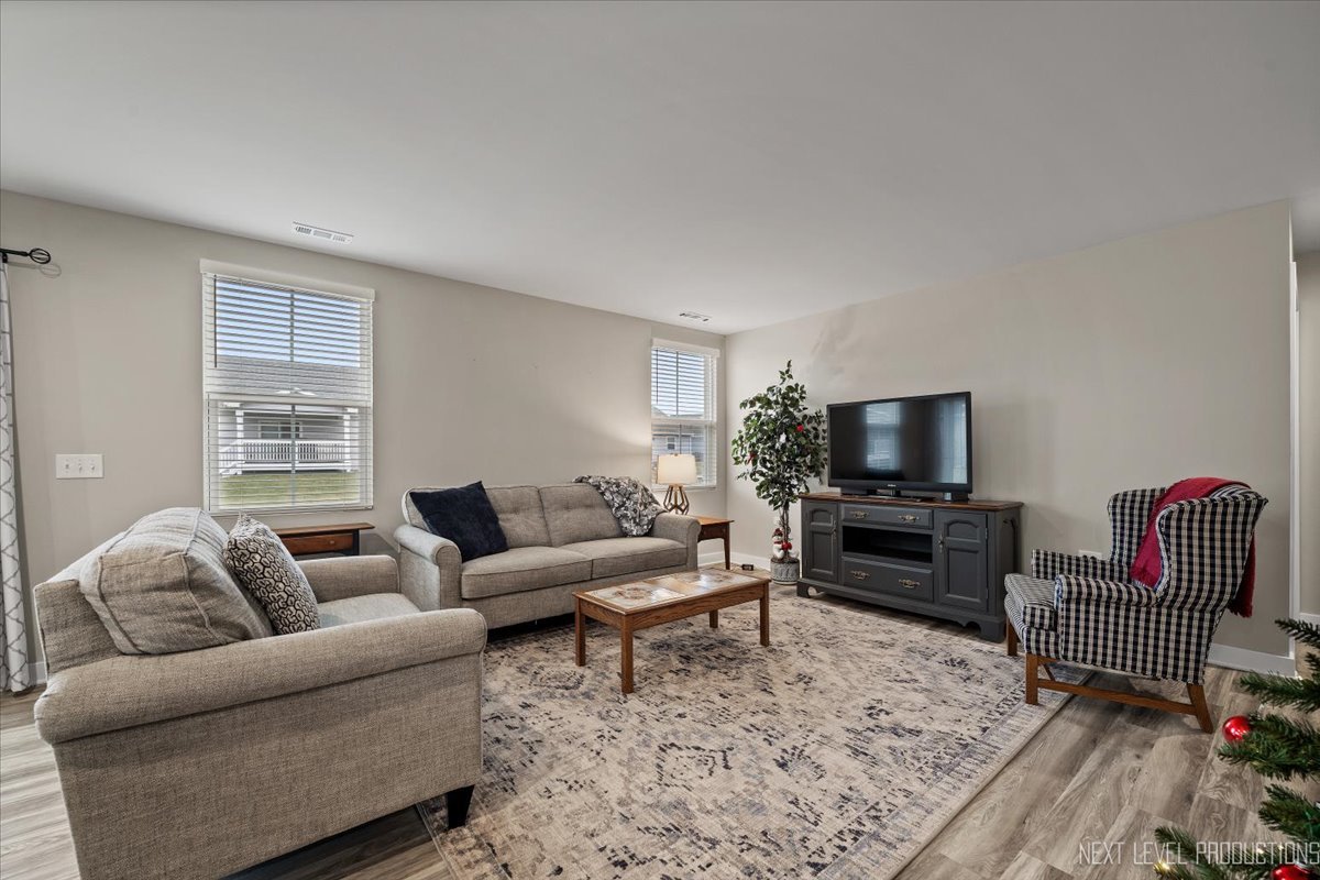 2707 Nickerson Court