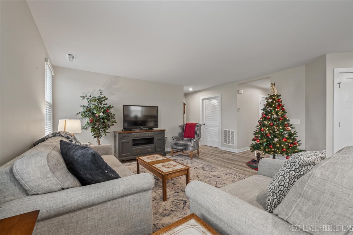 2707 Nickerson Court