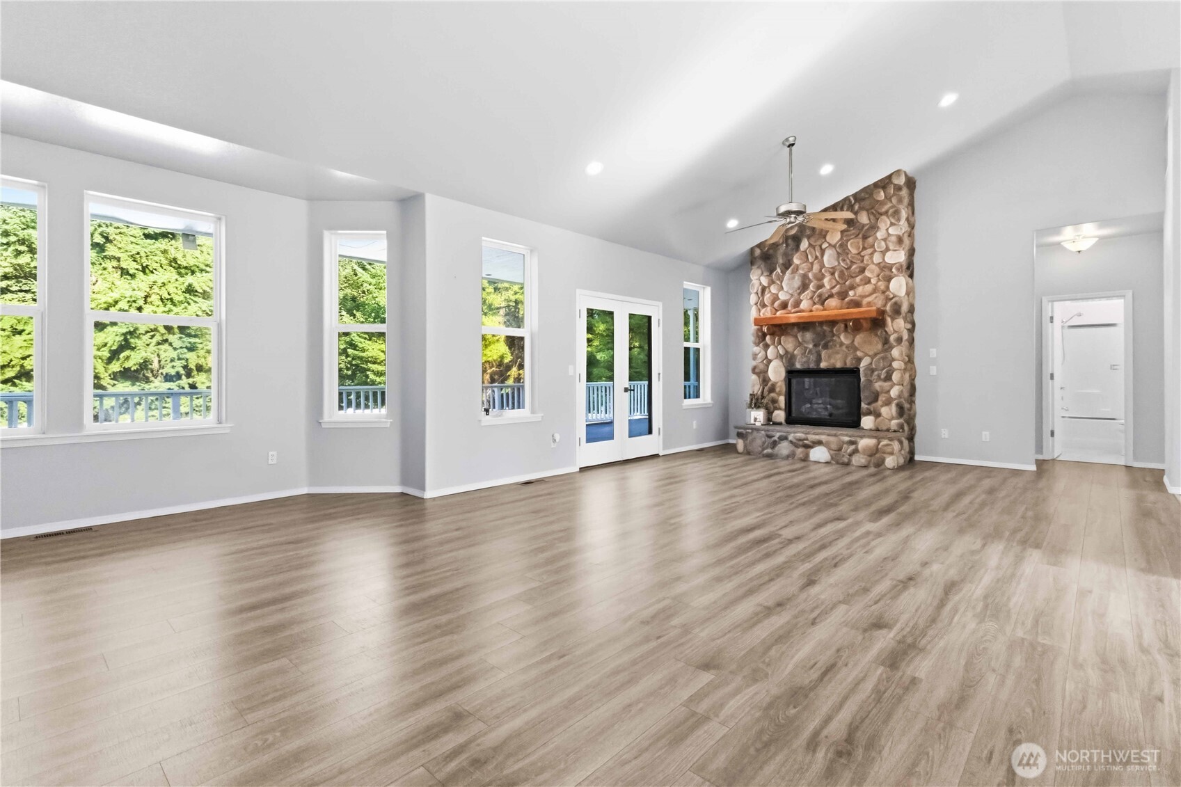 128 Flagstone Drive