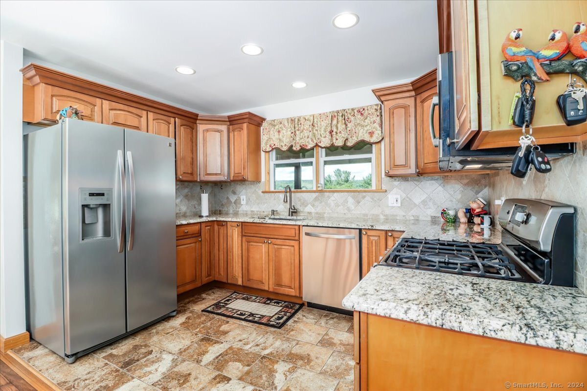 14 Candlewood Lake Road North