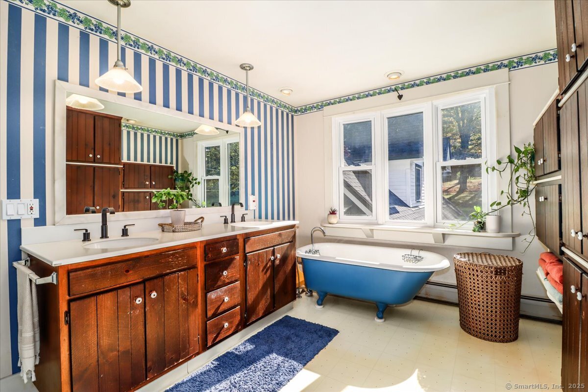238 Litchfield Road