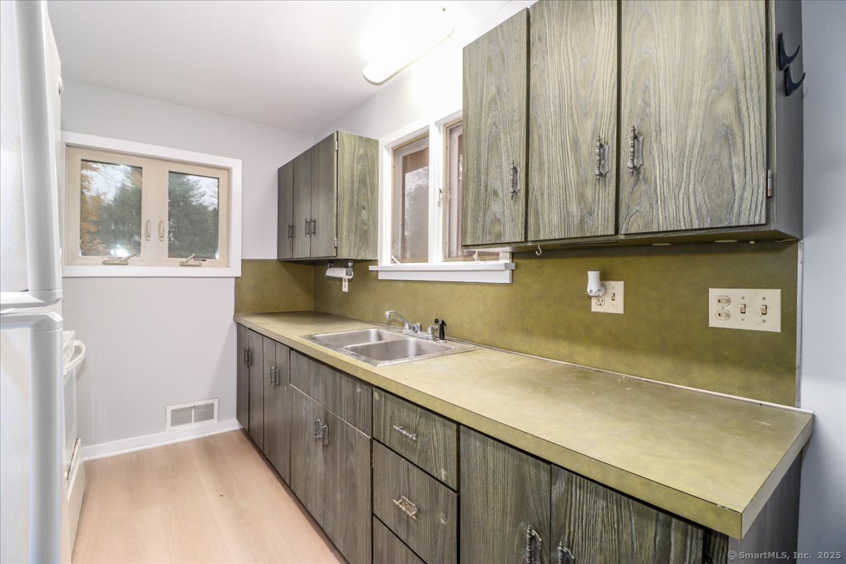 381 Litchfield Road A