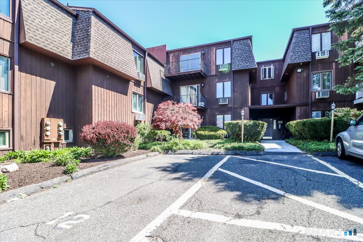 136 Deer Hill Avenue B12