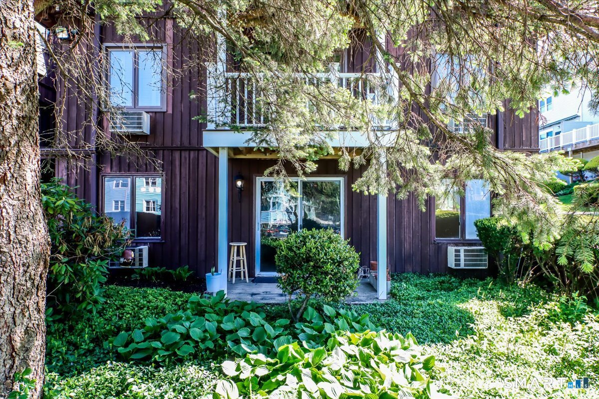 136 Deer Hill Avenue B12