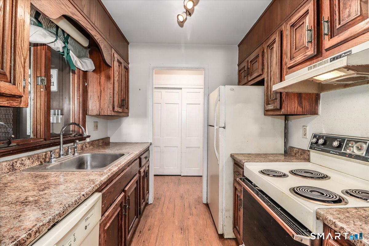 136 Deer Hill Avenue B12