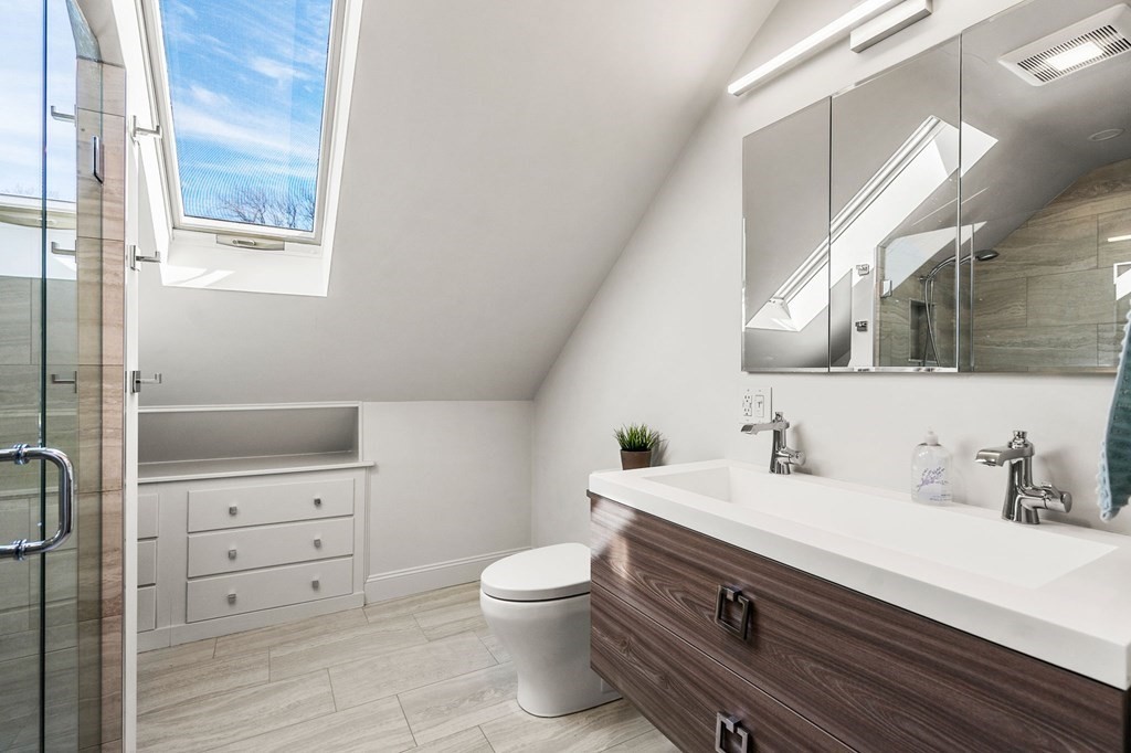 101 Cushing Ave Unit: 2