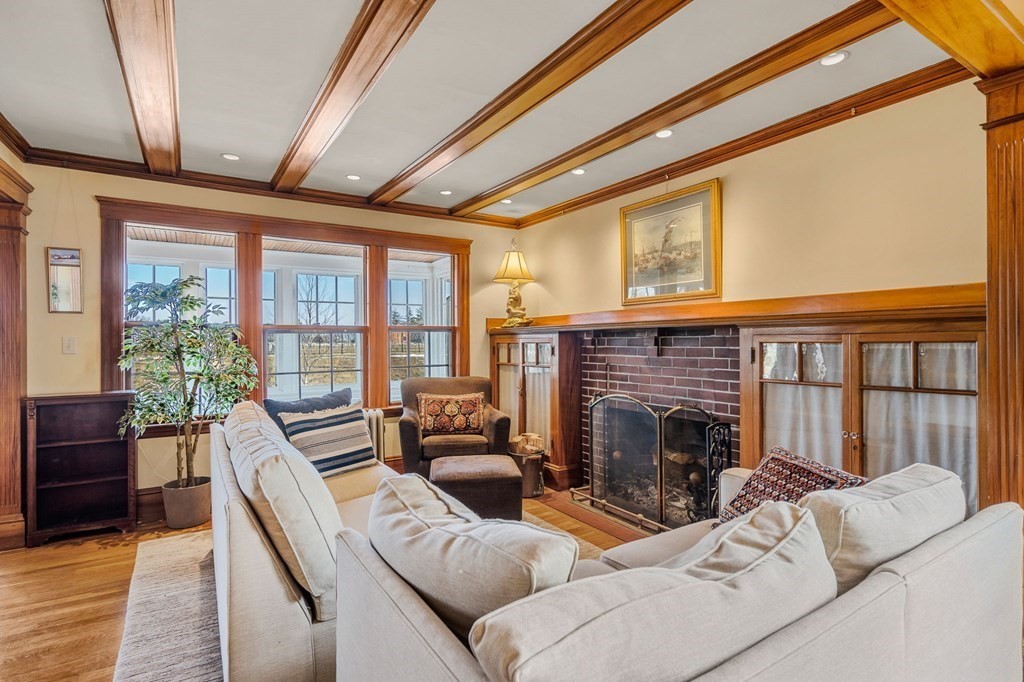 101 Cushing Ave Unit: 2