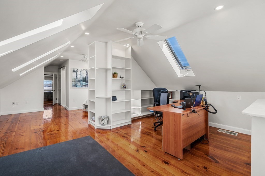 101 Cushing Ave Unit: 2