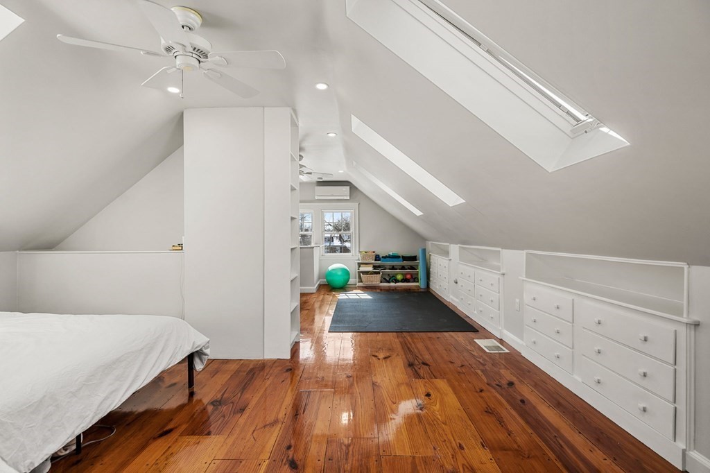 101 Cushing Ave Unit: 2