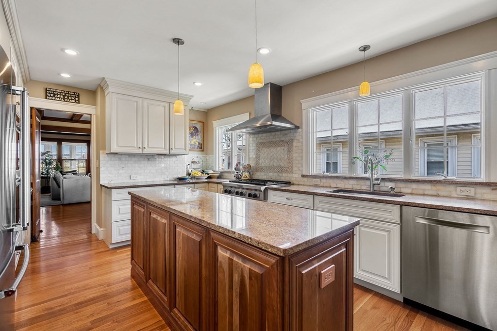 101 Cushing Ave Unit: 2