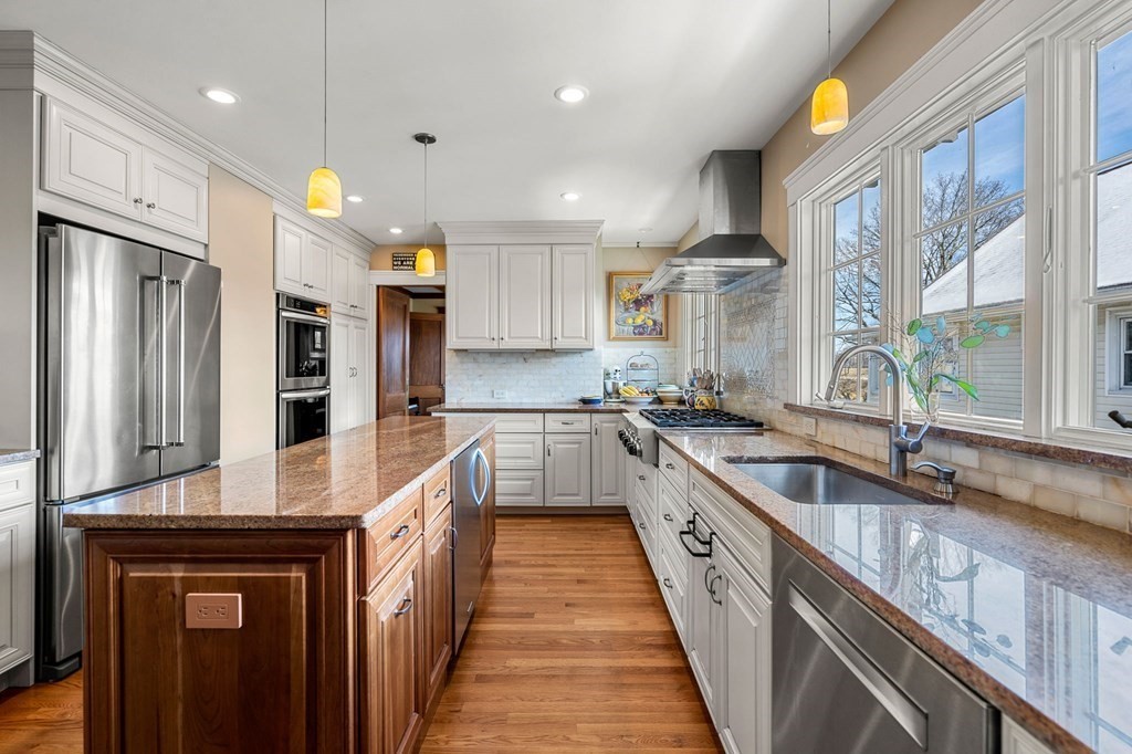 101 Cushing Ave Unit: 2