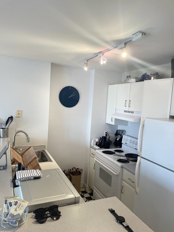 534 Beacon St Unit: 902