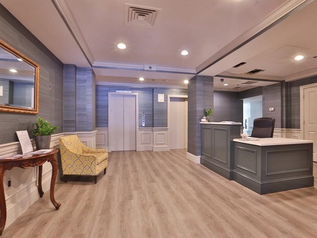 534 Beacon St Unit: 902